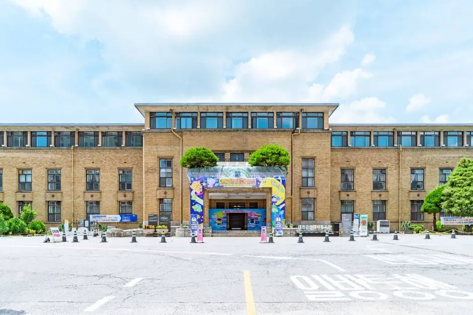 Daejeon Modern History Exhibition Hall (대전근현대사전시관(옛 충남도청사 본관))