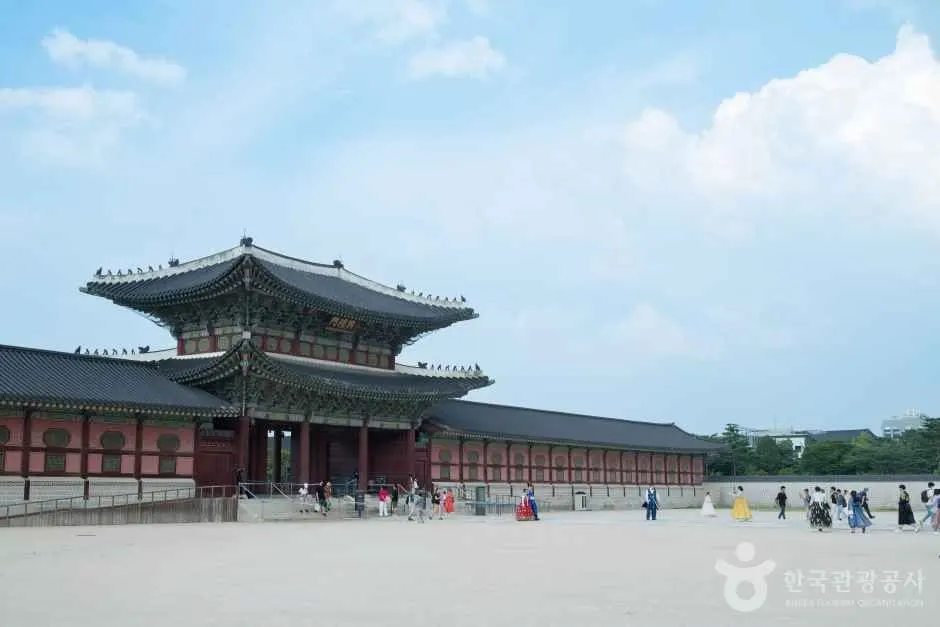 Gyeongbokgung Palace: Three Attractions in One