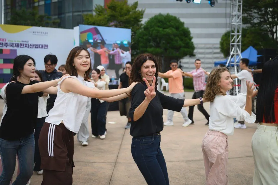Jeonju Hanji Culture Festival (전주국제한지산업대전)