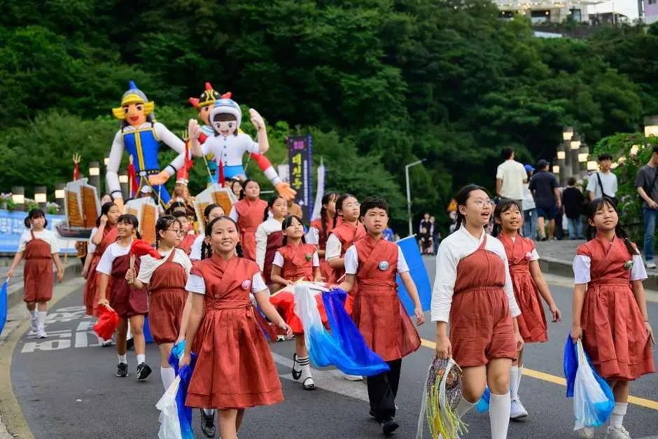 Seogwipo Chilsimni Festival (서귀포칠십리축제)