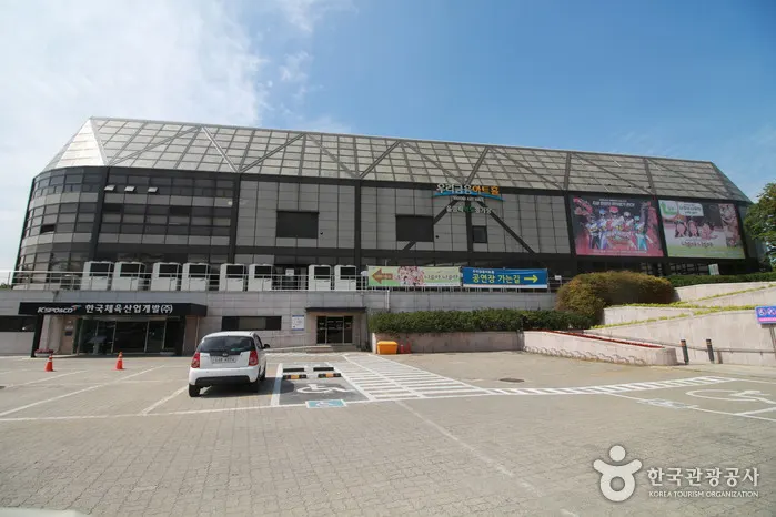Woori Art Hall (우리금융아트홀)
