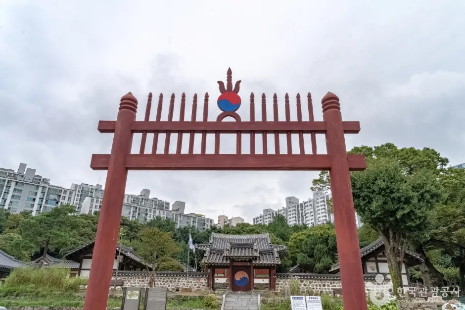 Simgokseowon Confucian Academy (심곡서원)