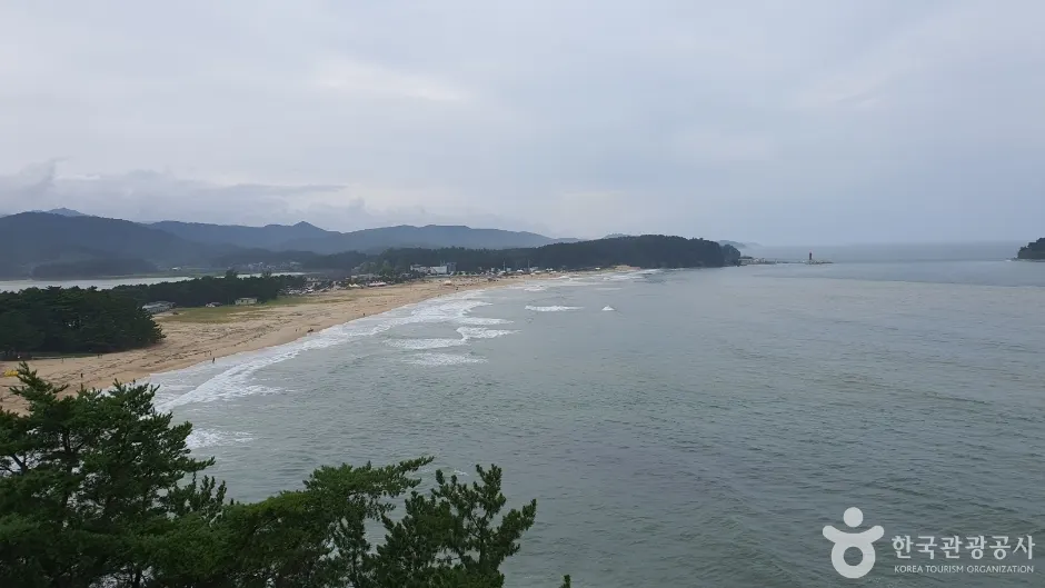 Hwajinpo Beach (화진포해수욕장)