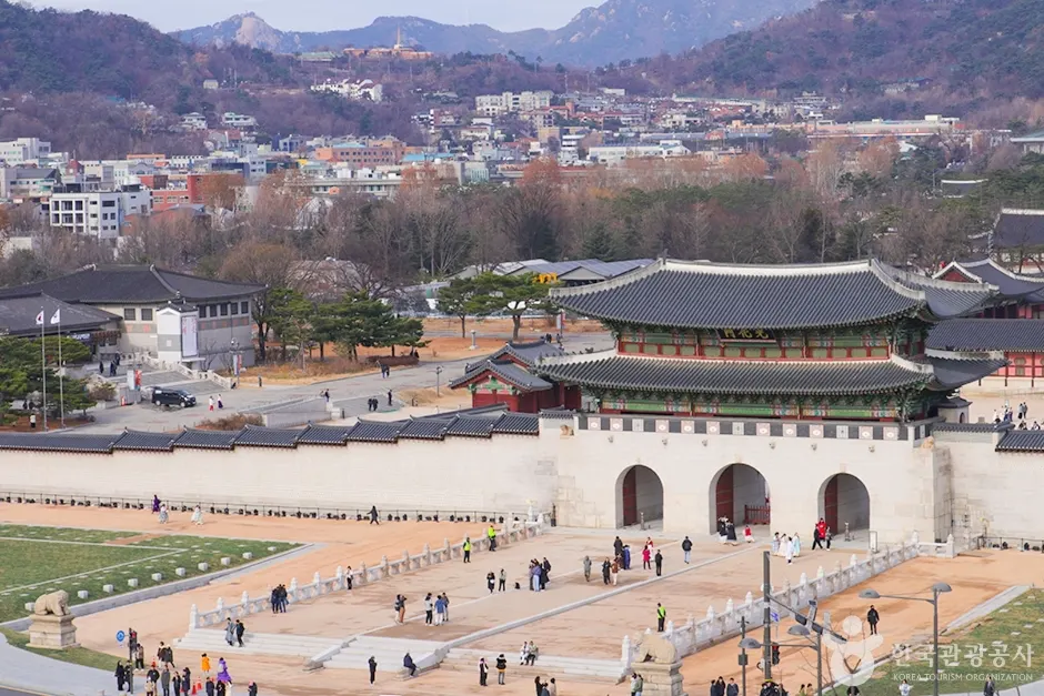 Gwanghwamun Gate — Seoul