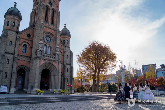 Jeonju Jeondong Catholic Cathedral (전주전동성당)