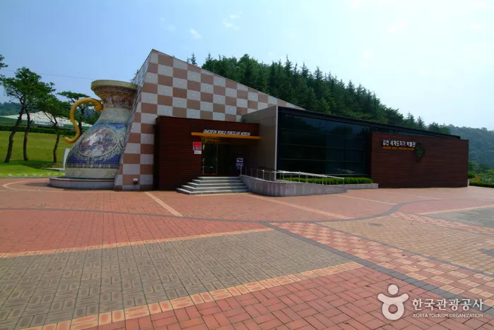 Gimcheon World Porcelain Museum (김천 세계도자기박물관)