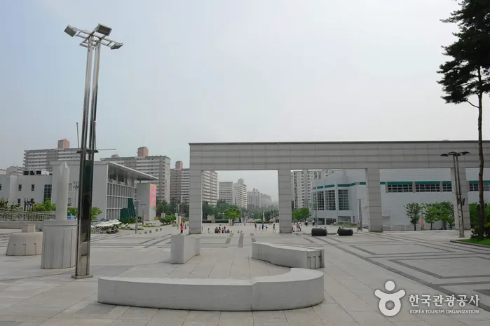 Goyang Oulim Nuri Arts Center (고양 어울림누리)