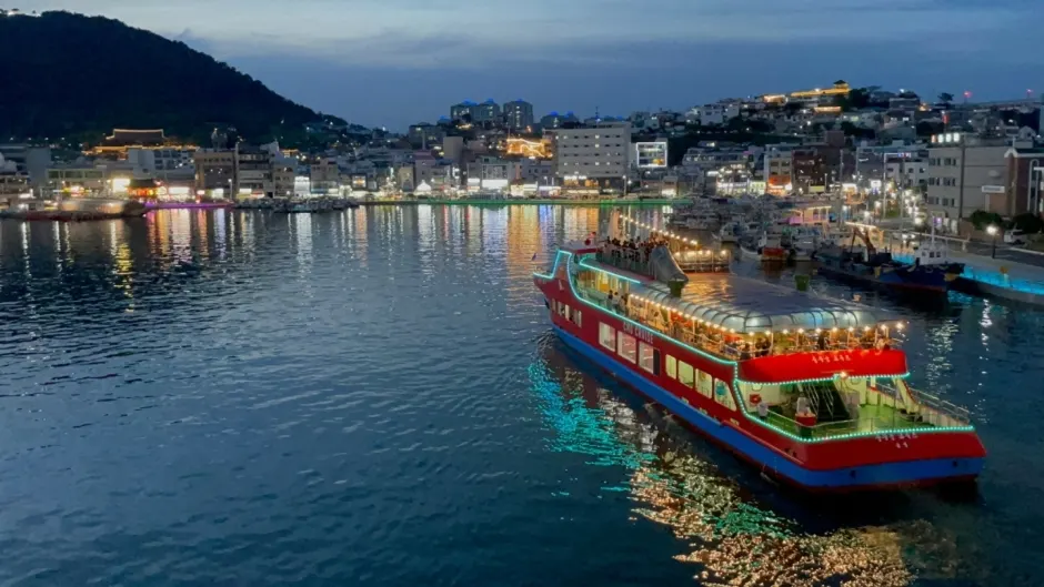 Chungmugong Night Cruise (충무공유람선별빛투어)