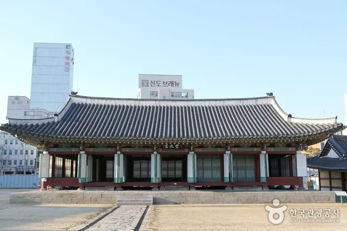 Gangwongamyeong Provincial Office, Wonju (원주 강원감영)