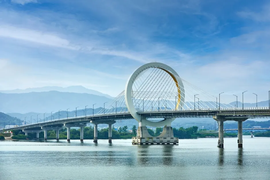 Chuncheondaegyo Bridge (춘천대교)